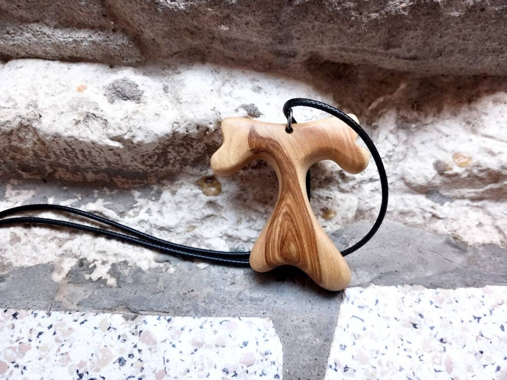 Tau Kreuz, Tau, Tau Halskette, Tau Anhänger, Holzanhänger, Holzschmuck, Holzhalskette Tau Kreuz, Tau, Tau Halskette, Tau Anhänger, Holzanhänger, Holzschmuck, Holzhalskette von Inwardtouch