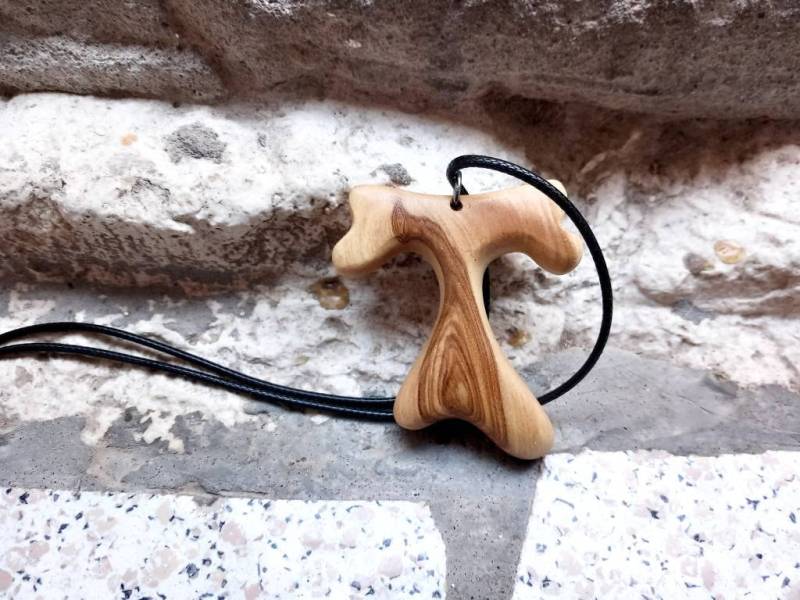 Tau Kreuz, Tau, Tau Halskette, Tau Anhänger, Holzanhänger, Holzschmuck, Holzhalskette von Inwardtouch