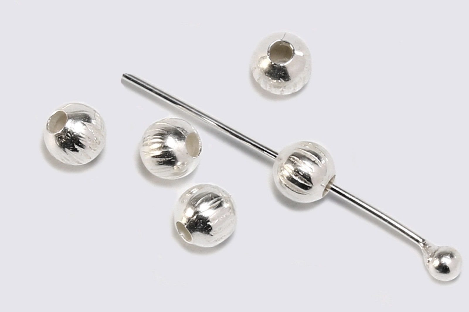 Perlen aus 925 Silber, Ø 3 mm, mit Verzierung von Inwaria