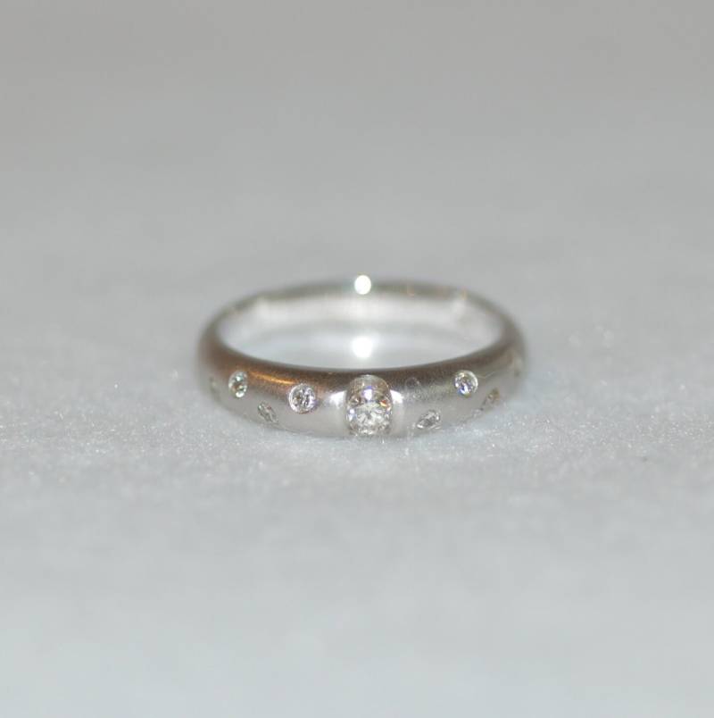 Floating Diamond Ring von IoJewelers