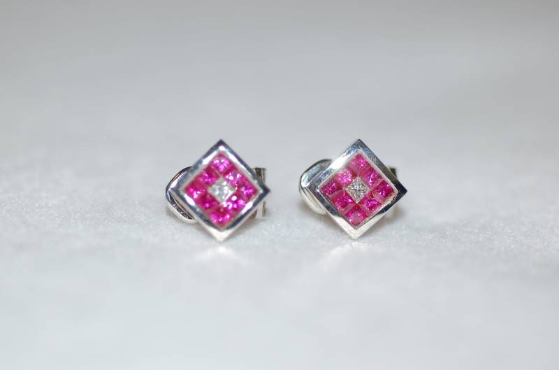 Rubin Und Diamant Quadrat Ohrstecker von IoJewelers