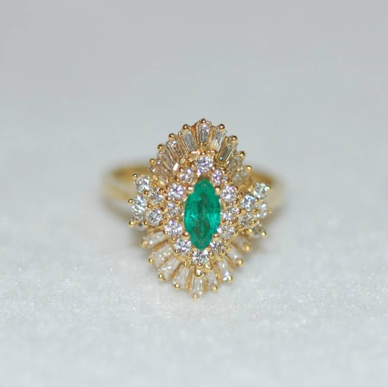 Smaragd Marquis Und Diamant Als Ring von IoJewelers