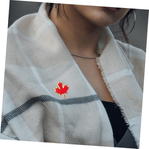 Ipetboom 30 Stück Teiliges Ahornblatt Broschen Dekorative Anstecknadeln für Cardigans und Hemden Leichte Metallbroschen in Roter Blattform Wiederverwendbar Vielseitig für Party und Alltag von Ipetboom