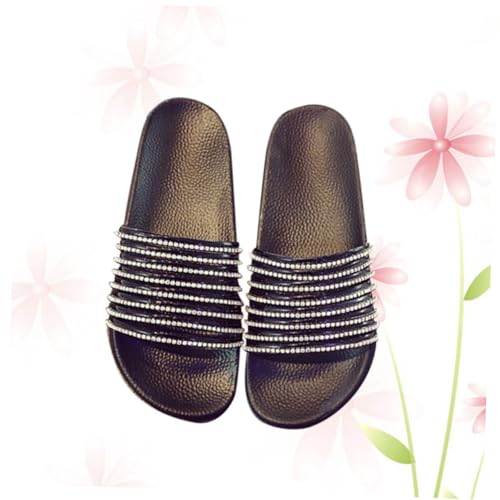 Ipetboom Glitzernde Damen Slippers mit Kristallstreifen Bequeme PVC Sandalen Sommerschuhe für Strand Bad und Alltag Langlebige Pflegeleichte Badeschuhe in Schwarz Ipetboom Glitzernde Damen Slippers mit Kristallstreifen Bequeme PVC Sandalen Sommerschuhe für Strand Bad und Alltag Langlebige Pflegeleichte Badeschuhe in Schwarz von Ipetboom
