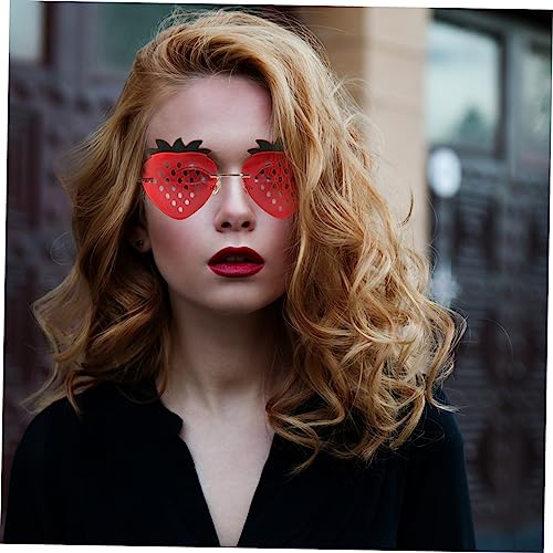 Ipetboom Randlose Sonnenbrille Damen Herren mit Lustigem Erdbeer Muster UV Schutz Kreative Unregelmäßige Gläser Leicht Vielseitig für Strandparty Festival und Alltag Ipetboom Randlose Sonnenbrille Damen Herren mit Lustigem Erdbeer Muster UV Schutz Kreative Unregelmäßige Gläser Leicht Vielseitig für Strandparty Festival und Alltag von Ipetboom