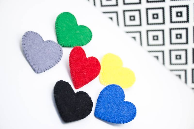 Filz Herz Pin - Liebe Brosche Love Heart Valentinstag Day Geschenkidee von IraLiShop