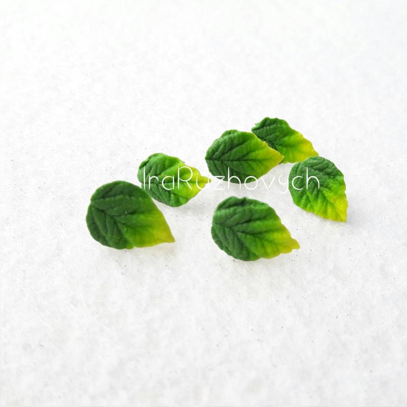 Ohrstecker Ohrringe Blatt , Blätter, Grün, Schmuck Handgemacht, Polymer Clay von IraRuzhovych