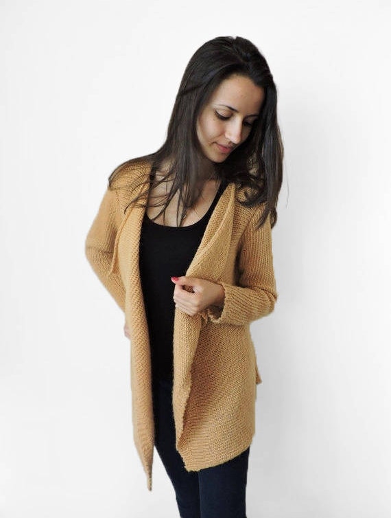 Beige Strickjacke Wollgemisch, Damen Wickeljacke von IrenKnits