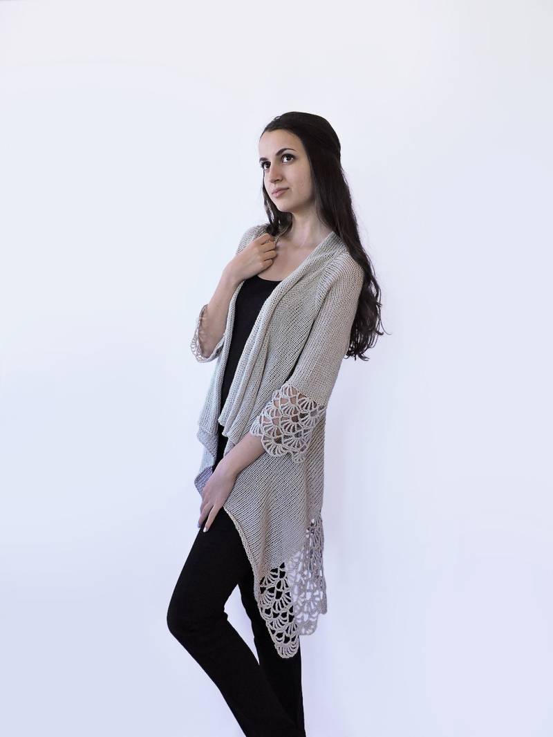 Beige Strickjacke Boho Häkelsaum Baumwollmischung von IrenKnits