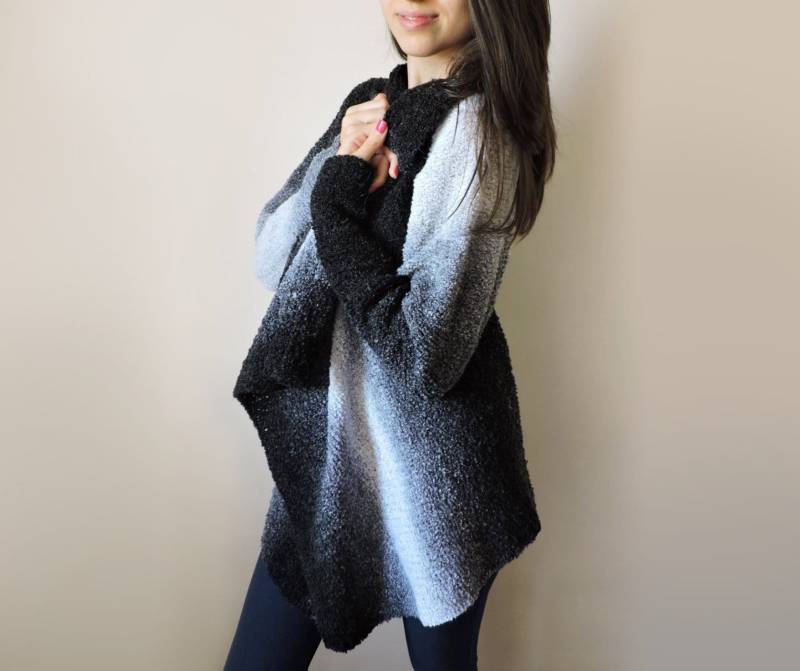 Ombre Schwarz Weiß Cardigan, Frauen Wickel-Cardigan, Wolle Strickmantel, Boho Strickjacke, Grobstrick-Cardigan, Plus Größe Strick, Lange Jacke von IrenKnits