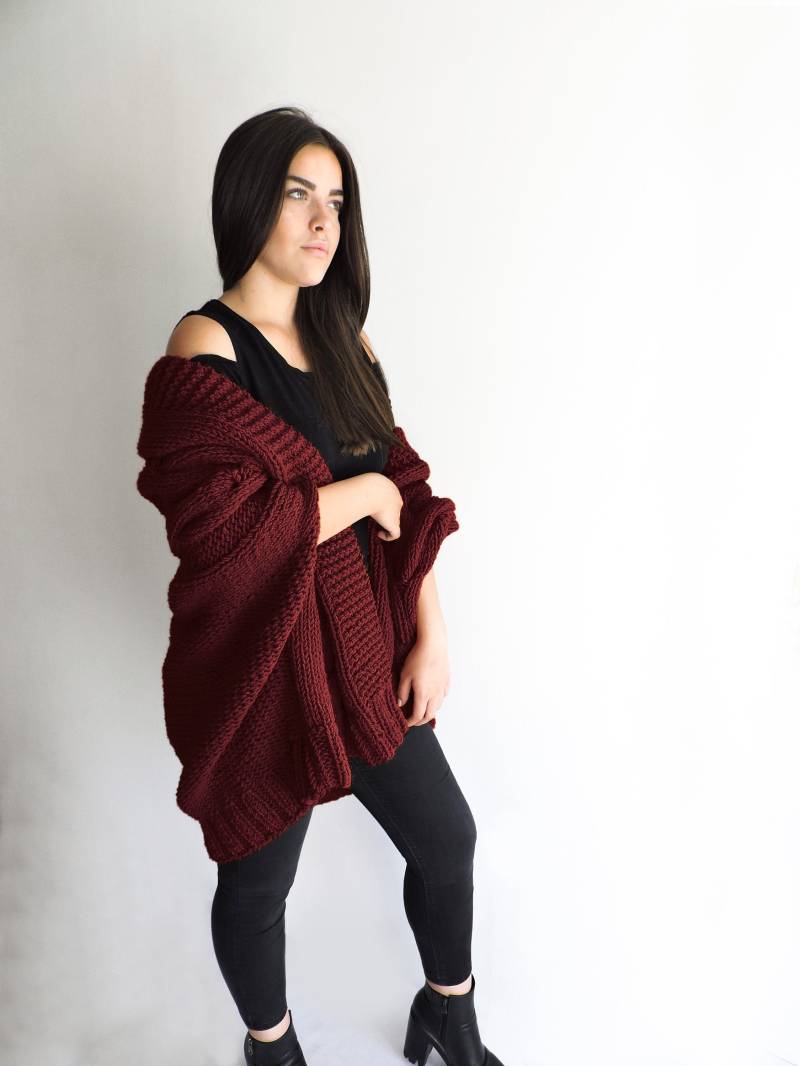 Wolle Handgestrickte Oversized Poncho Strickjacke Für Frauen in Plus Size von IrenKnits