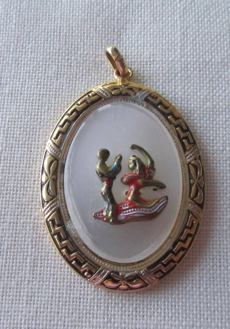 Vintage Gold Ton Damaszener Anhänger Vintage Gold Ton Damaszener Anhänger von IrenVintageJewelry