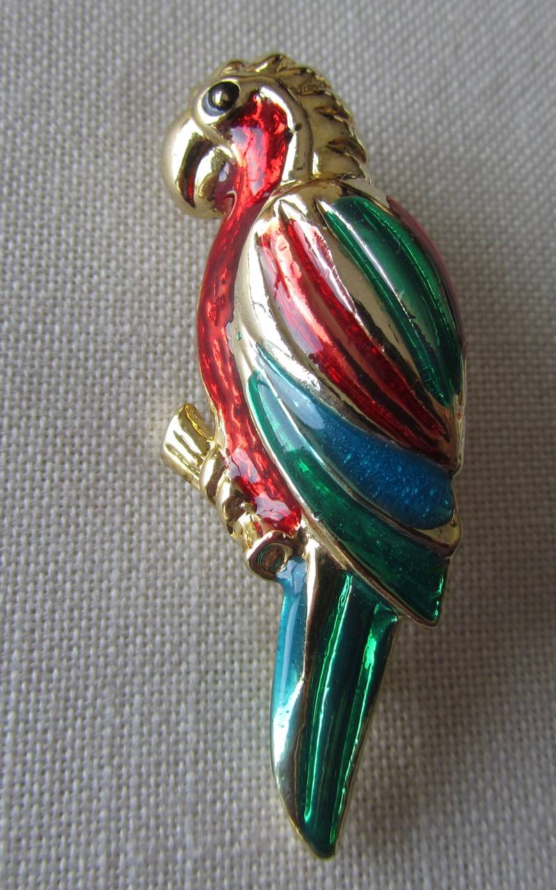 Vintage Gold Ton Emaillierte Papagei Brosche von IrenVintageJewelry