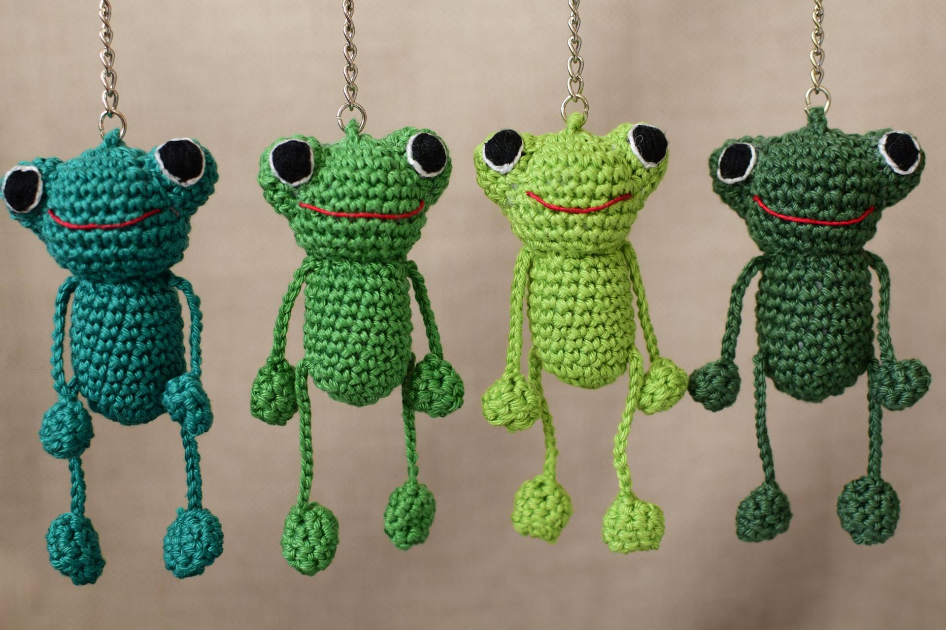 Schlüsselanhänger Frosch, Amigurumi Frosch, Stofffrosch, Frosch Häkeln von IrenaHandmadeCrafts