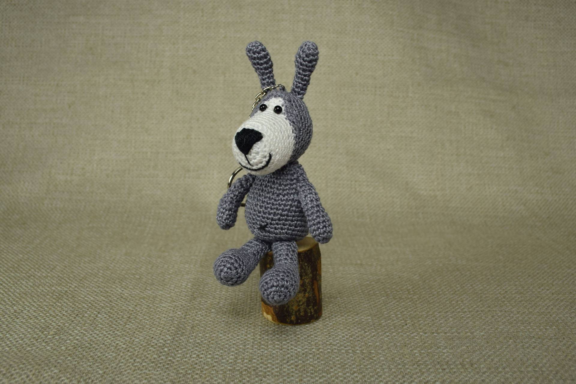Schlüsselanhänger Hund, Amigurumi Stoffhund, Gehäkelter von IrenaHandmadeCrafts
