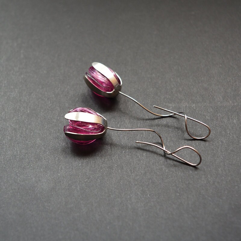 Umweltfreundliche Rote Knospen Umweltfreundliche Rote Knospen von IMHjewellery