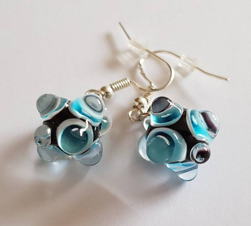Murano Glas Ohrringe Aqua Blau Weiß Und Schwarz Handmade Schmuck Sterling Silber Haken Murano Glas Ohrringe Aqua Blau Weiß Und Schwarz Handmade Schmuck Sterling Silber Haken von IrenaMuranoCrafts