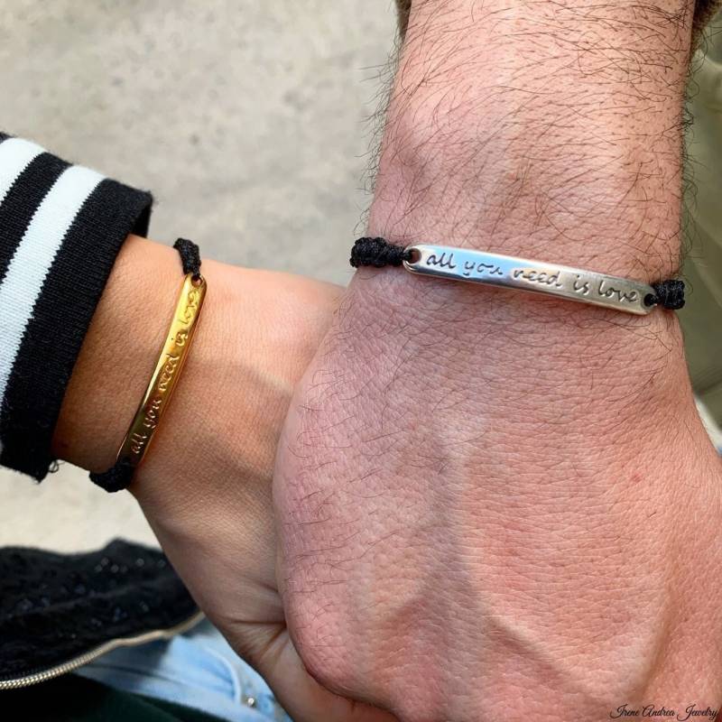 Alles Was Du Brauchst Ist Liebe Armband, Makramee Paar Phrase Schmuck, Geschenk Zum Valentinstag von IreneAndreaJewelry