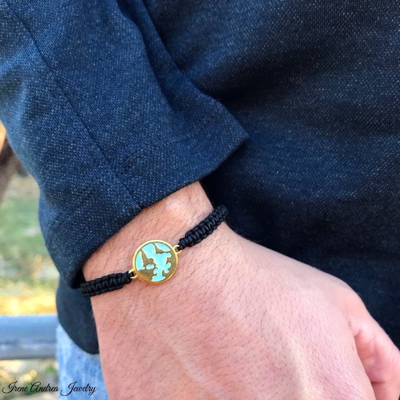 Vergoldetes Makramee Armband, Verstellbare Weltkarte Schmuck, Unisex Schmuck von IreneAndreaJewelry