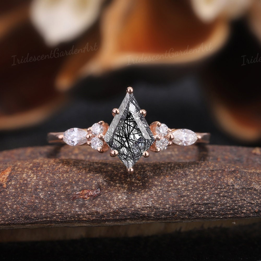 Vintage Schwarzer Rutilquarz Verlobungsring Rose Gold Brautring Salz Pfeffer Kristall Ring Moissanite Cluster Ehering Versprechen von IridescentGardenArt