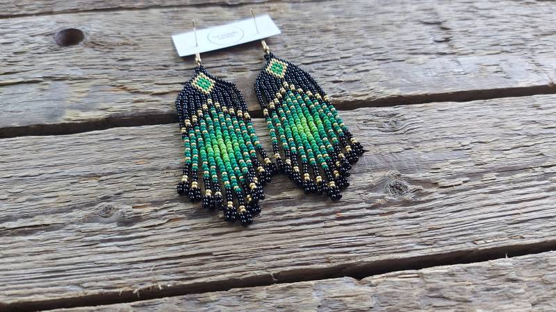 Grüne Perlen Fransen Ohrringe Handgemachte Boho Perlenschmuck von IrinaJewelryBox