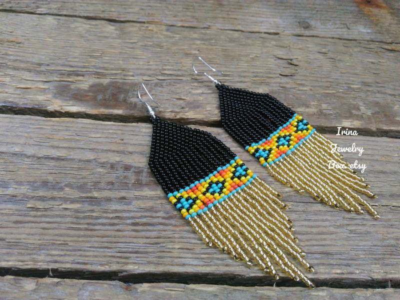 Handgemachte Glasperlen Fransen Ohrringe, Schwarz-Gold Ethno Schmuck von IrinaJewelryBox