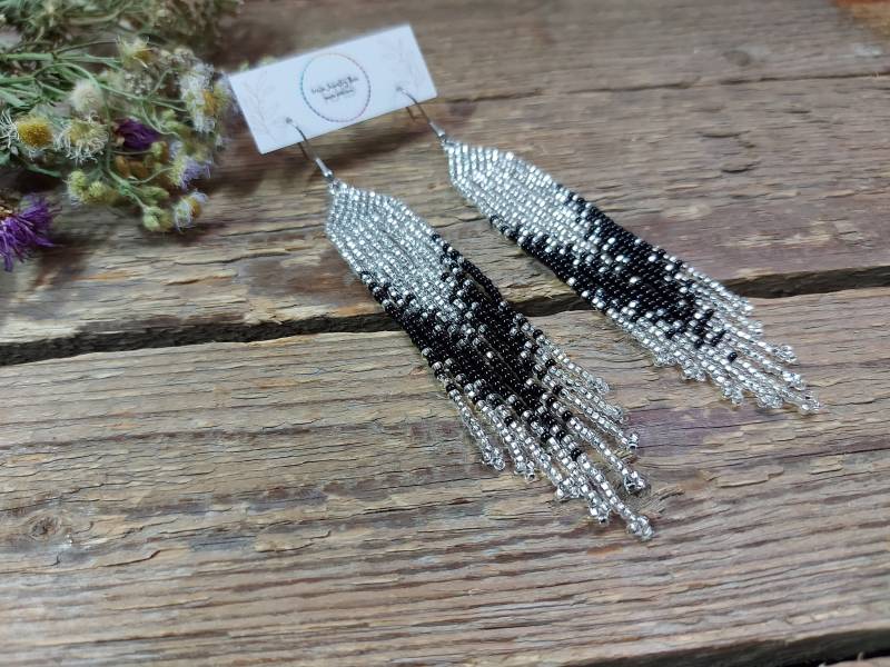Silber Und Schwarz Perlen Fransen Ohrringe Langer Boho Stil von IrinaJewelryBox