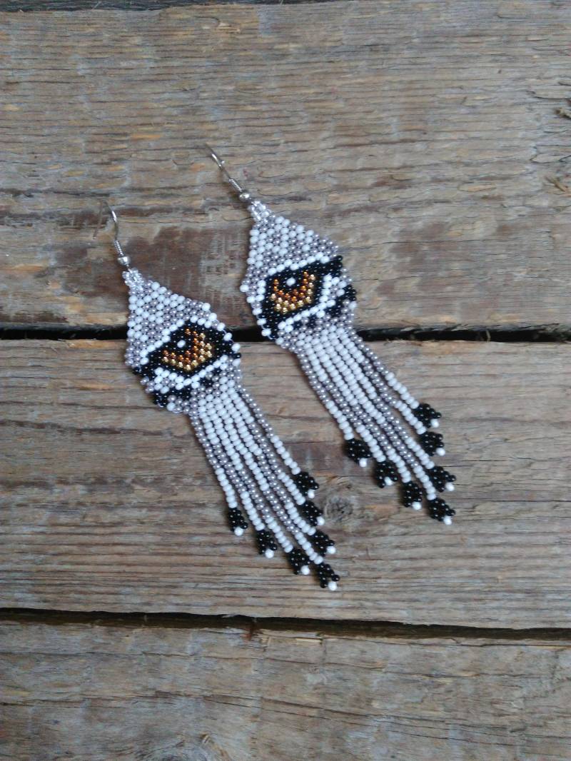 Wolf Augen Perlen Ohrringe, Handarbeit Schmuck, Fransen Ohrringe von IrinaJewelryBox