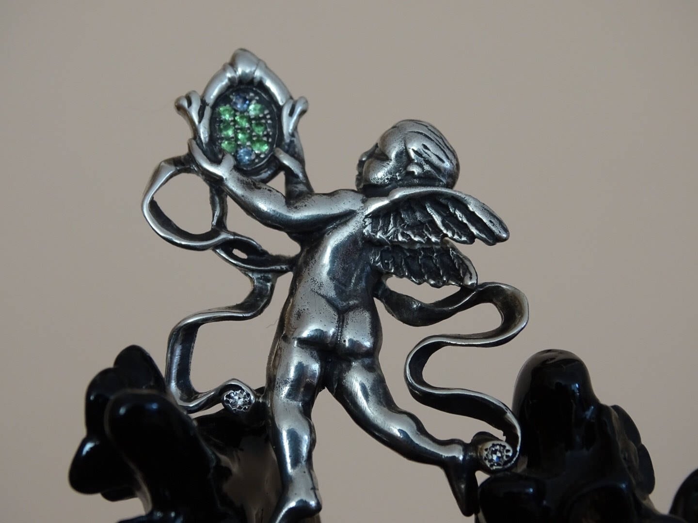 Vintage 925Er Silber Cherub Engelanhänger Mit Tsavoriten, Saphiren Und Diamanten von IrinaOktarJewellery