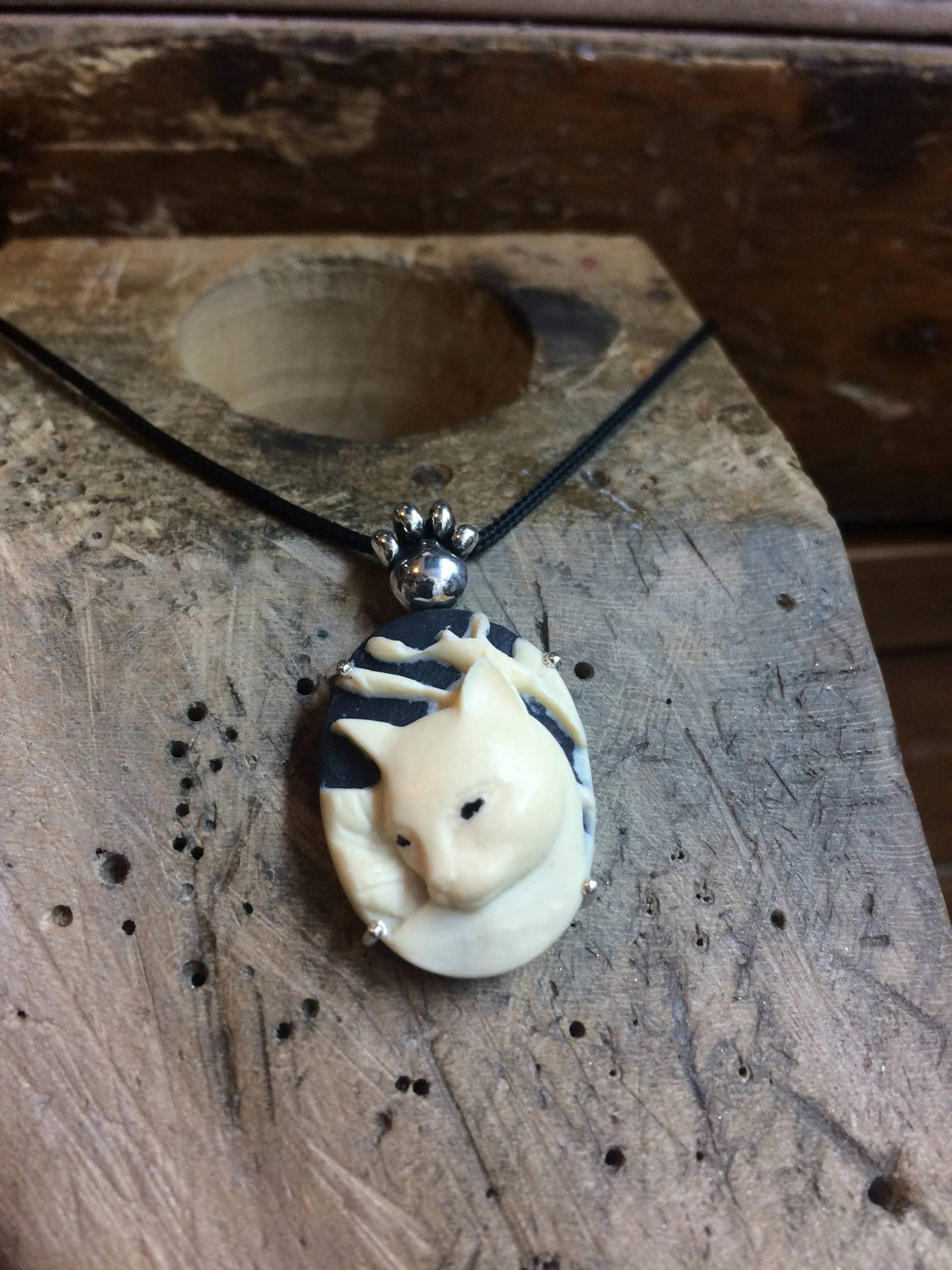 Wedgwood-stil Vintage-Knopf Creme Farbe Katze 925 Silber Anhänger Wedgwood-stil Vintage-Knopf Creme Farbe Katze 925 Silber Anhänger von IrinaOktarJewellery
