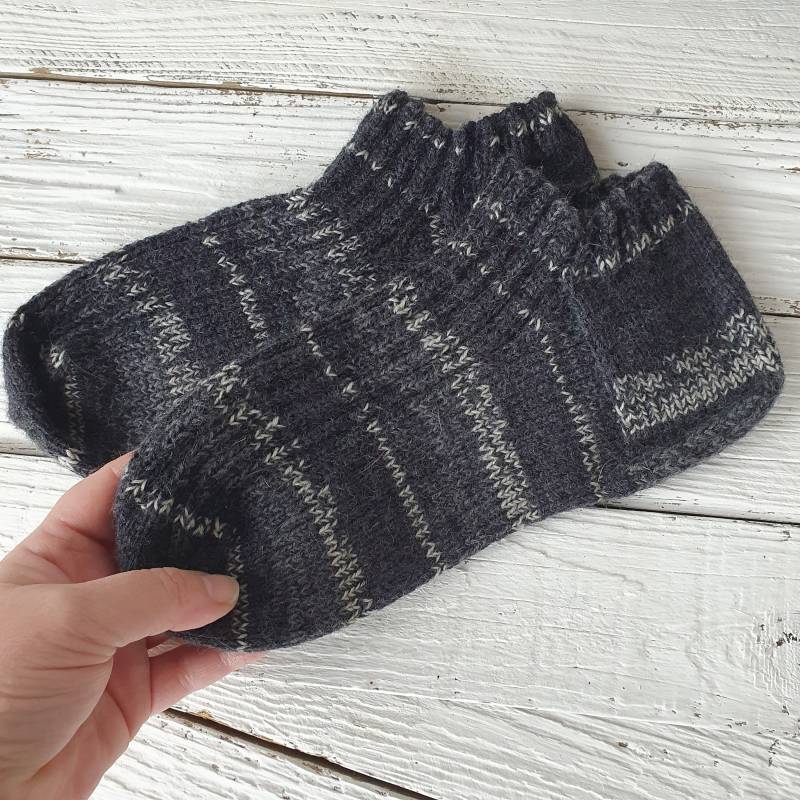 Handgestrickte Schwarze Hausschuh Für Männer in Großer Größe von IrinasMiniLaden