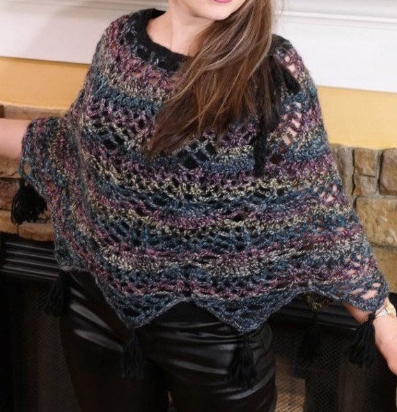 Gehäkeltes Multicolor Ananas Maschentuch/Poncho Häkelcape Zopf Capelet Schulterwärmer Gehäkeltes Multicolor Ananas Maschentuch/Poncho Häkelcape Zopf Capelet Schulterwärmer von IrinasYarnDesigns