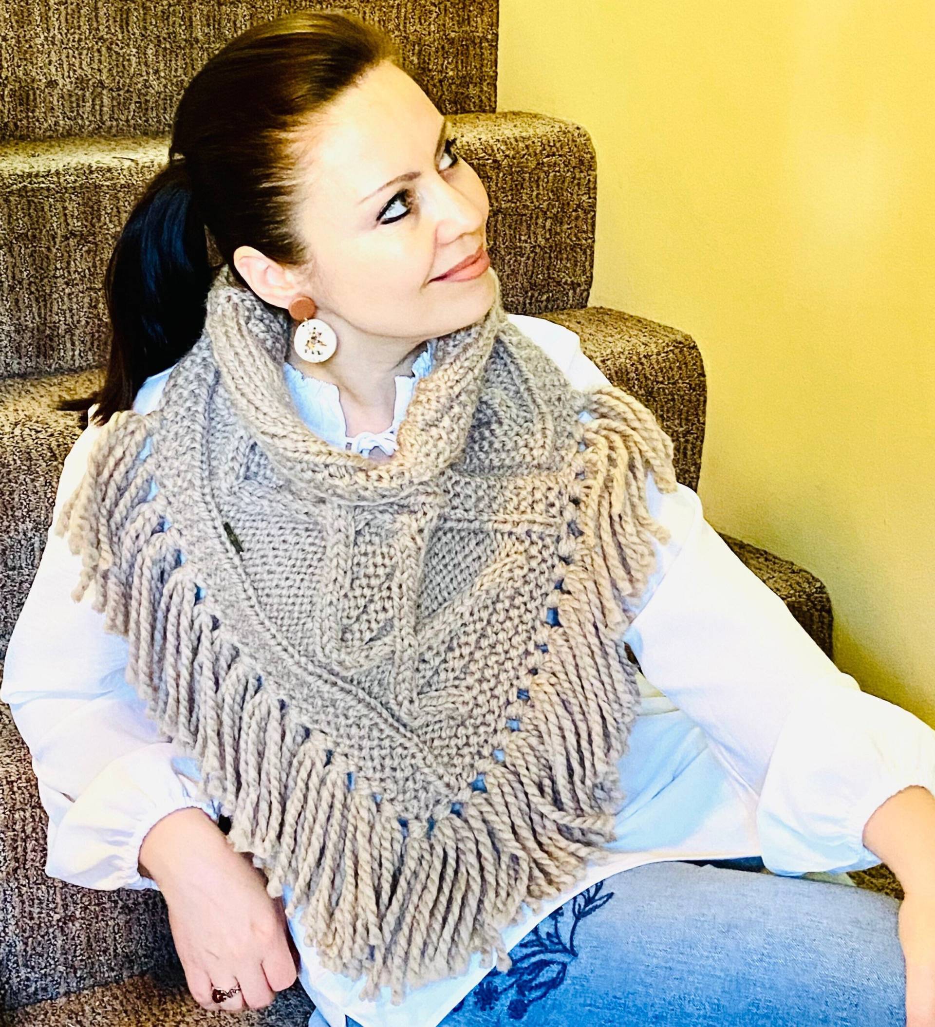 Taupe/Grau Gestrickter Schlauchschal Und Brustwärmer Mit Dna Muster Taupe/Grau Gestrickter Schlauchschal Und Brustwärmer Mit Dna Muster von IrinasYarnDesigns