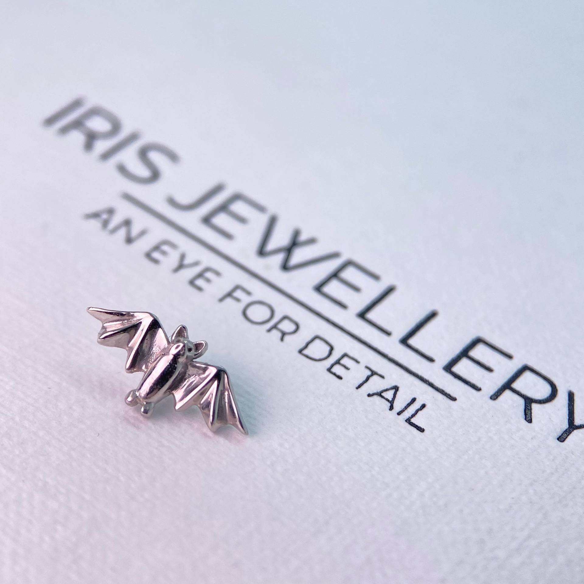 14K Weißgold Fledermaus, Perfekt Für Helix, Flat, Conch Piercings Und Mehr - Foes Jewelry von IrisBodyJewellery