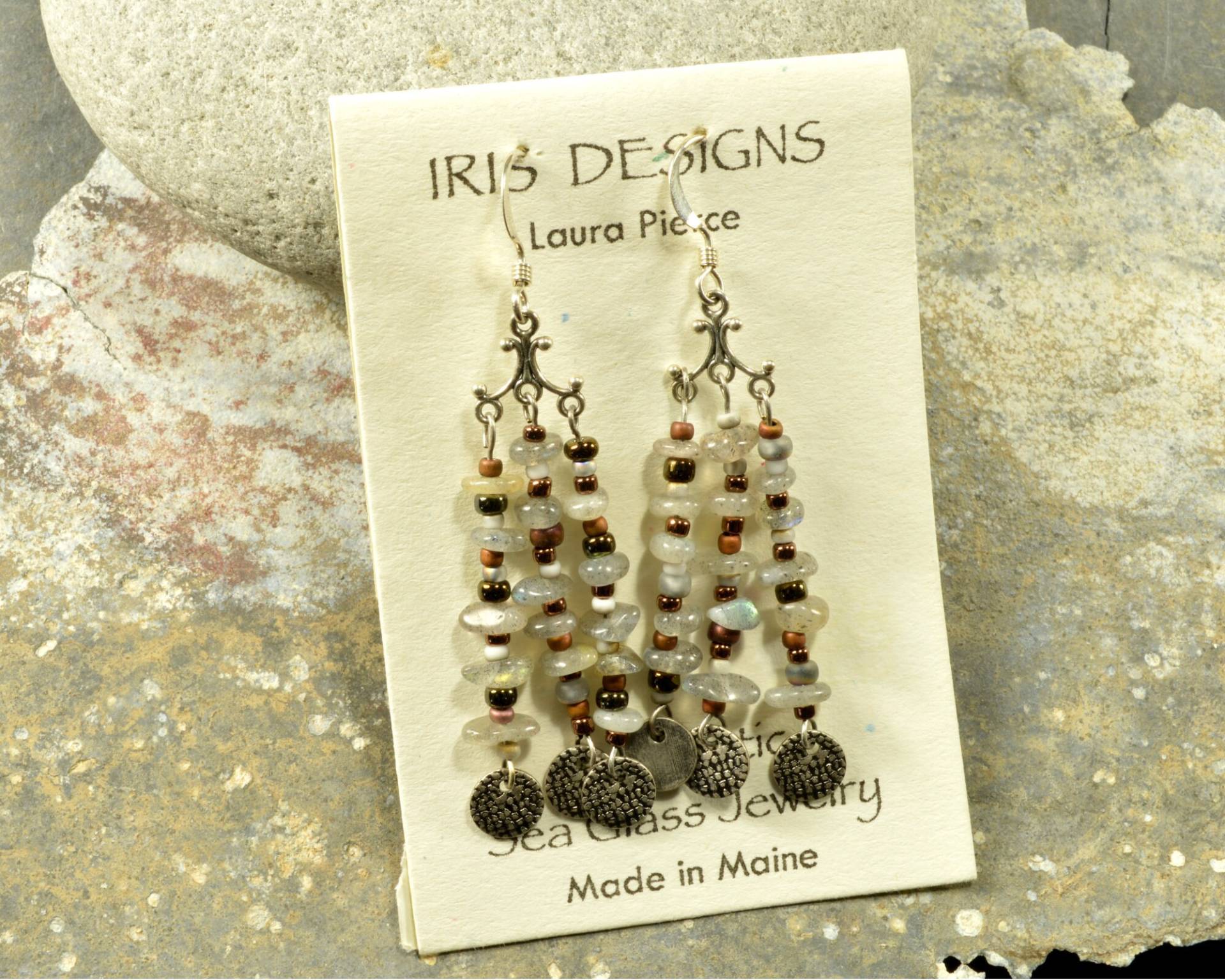 Schimmernde Labradorit Kronleuchter Ohrringe Natur Und Erdig Funky Fun Schmuck Handgemacht in Maine von IrisDesignSeaglass