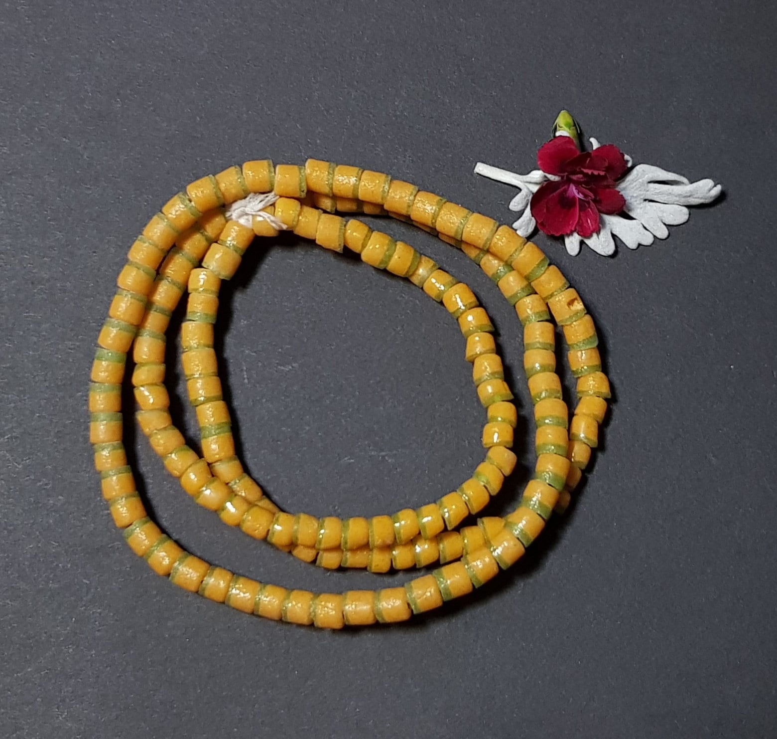 Pulverglas - Perlenstrang Gelb-Türkis von IrisGeschenke