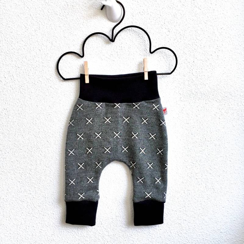 Baby-Haremshose Kreuze | Schwarz von IrisKleertje
