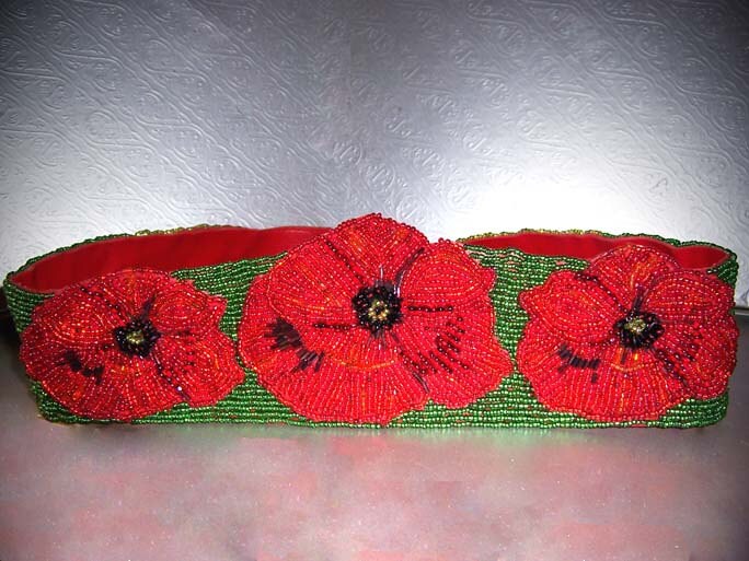 Mohn Perlen Bestickte Gürtel Mohn Perlen Bestickte Gürtel von IrisPallida