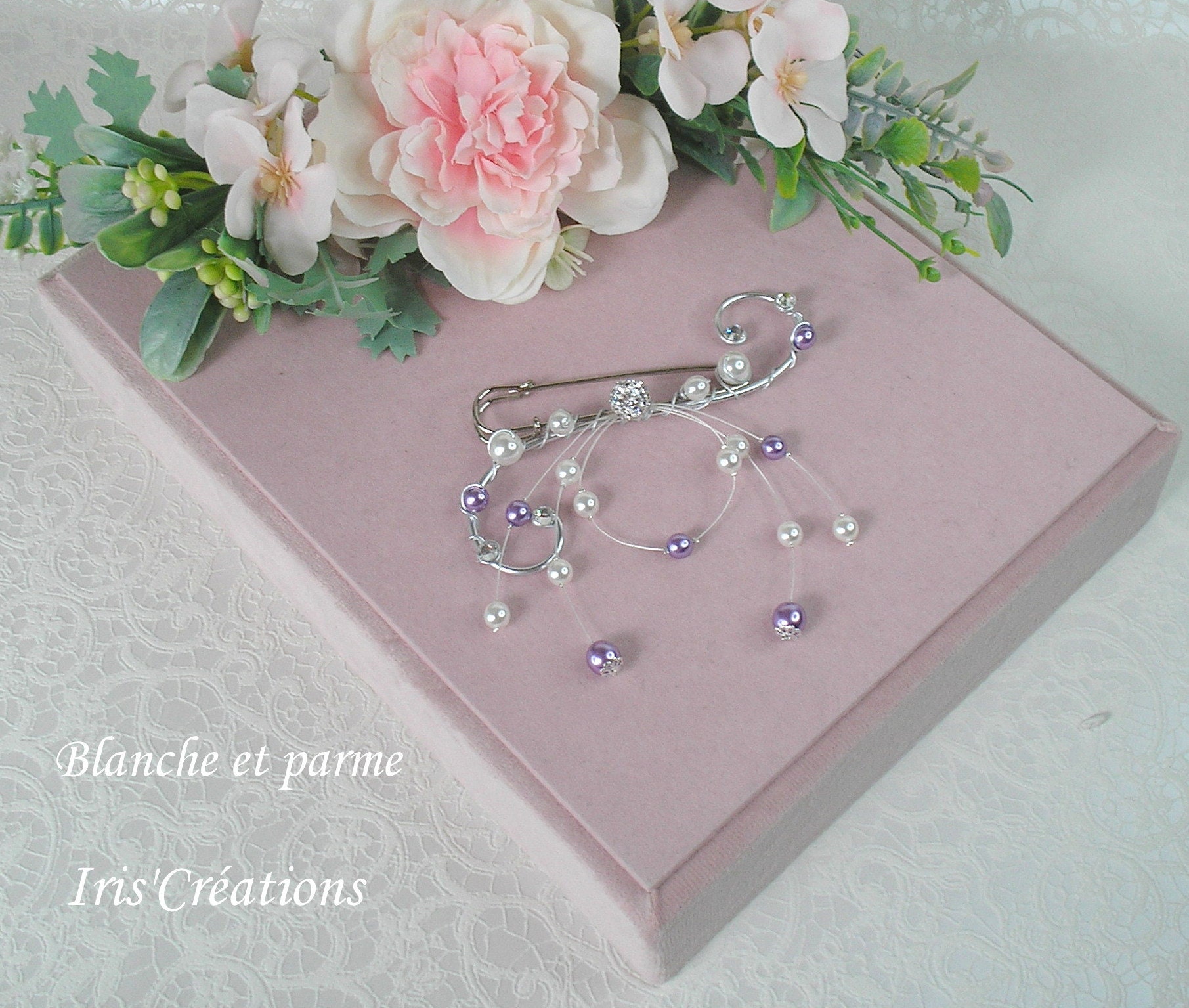 Krawatte Zug Ref Bora Strasssteine Weiße Perlen Parma Oder Elfenbein Mit Strasssteinen Von Swarovski von IriscreationsBijoux