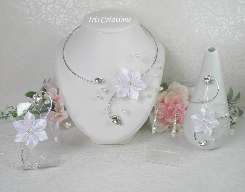 Maéva Hochzeitsset 4 Stück Weiße Satinblume Und Spitze Mit Swarovski Strasssteinen von IriscreationsBijoux