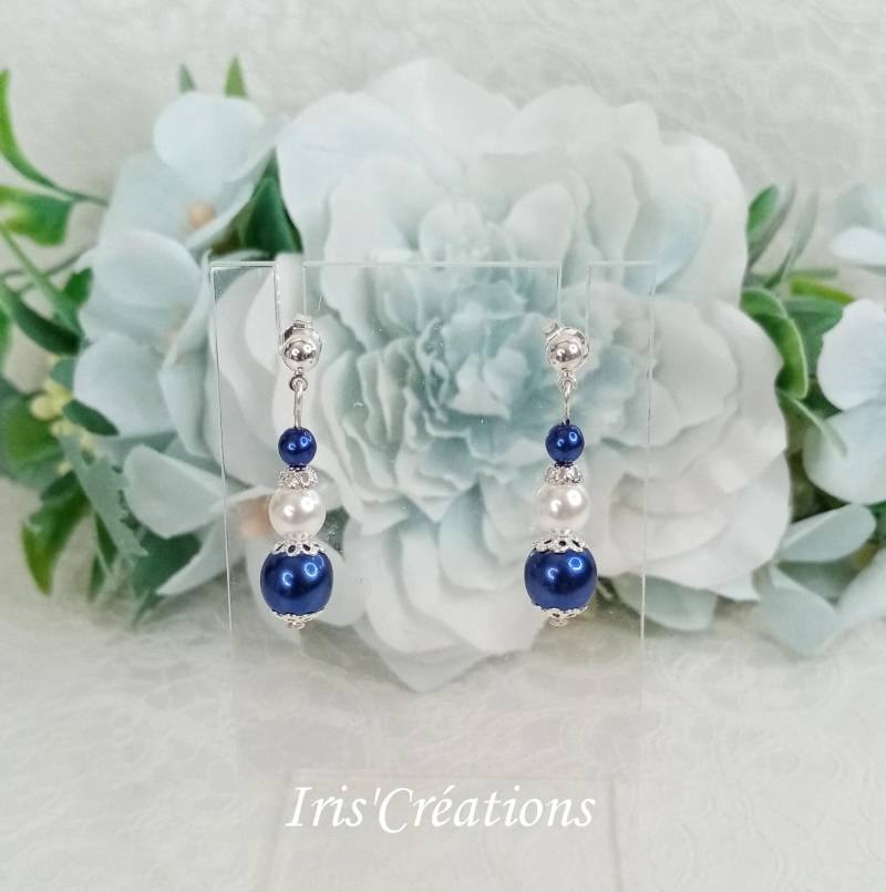 Mitternachtsblaue Und Weiße Perlenohrringe Von Délia von IriscreationsBijoux