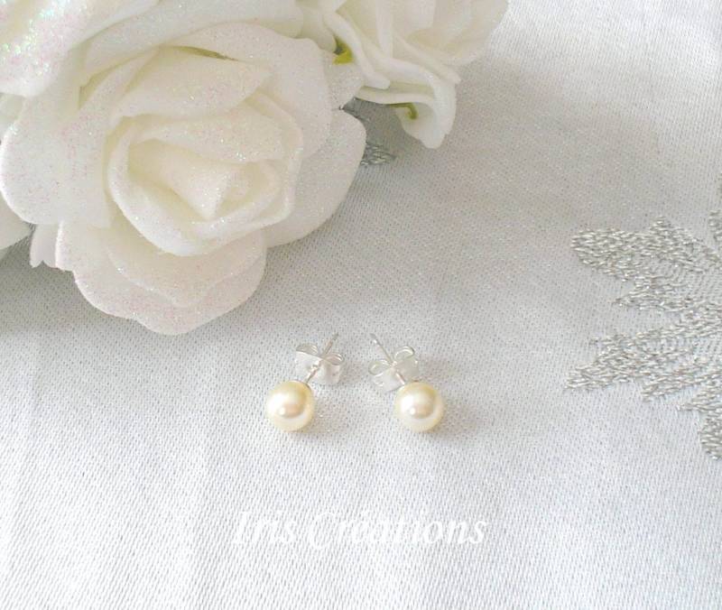 Ref Fitness Perlen Swarovski 6 Mm Elfenbein Auf Silbernen Nagel Ohrringe von IriscreationsBijoux