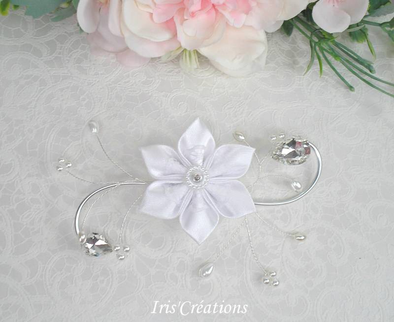 Verzierung Chignon Ref Maéva Weiße Satinblume Und Spitze Mit Swarovski Strasssteinen von IriscreationsBijoux