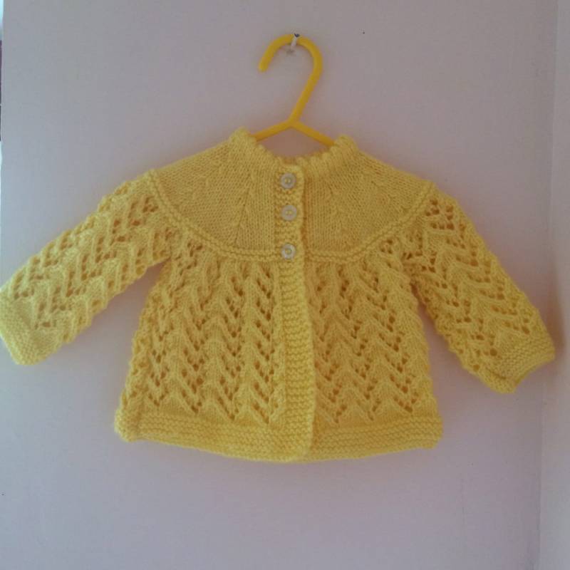 Gestrickte Baby Strickjacke von IrishFairyKnits