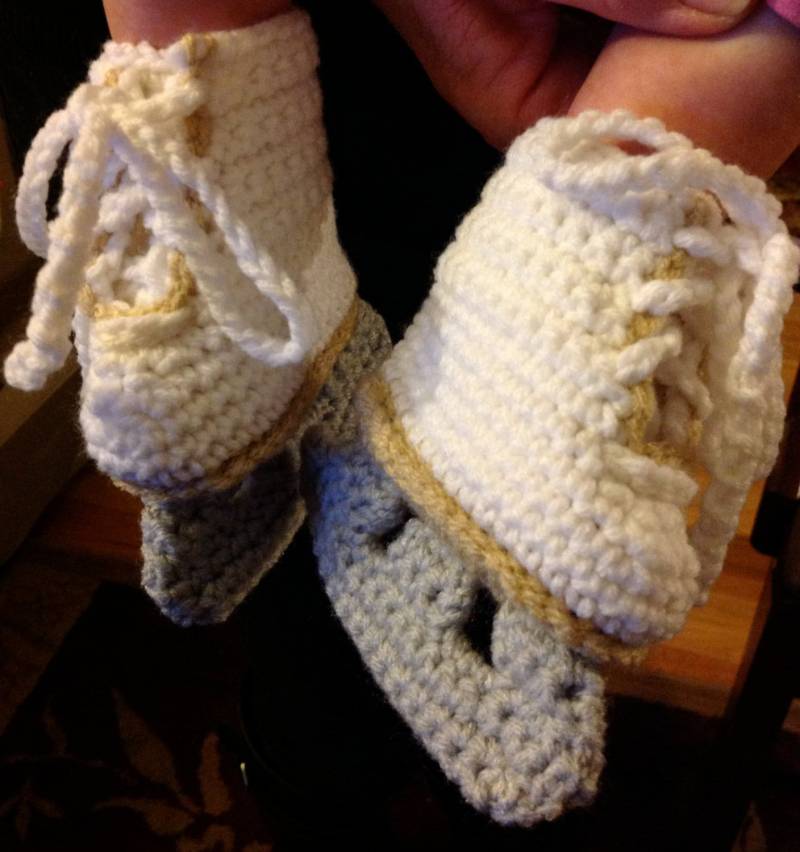 Eiskunstlauf-Schühchen in Vier Größen Für Mädchen Und Jungen Eiskunstlauf-Schühchen in Vier Größen Für Mädchen Und Jungen von IrishHooksAndYarn