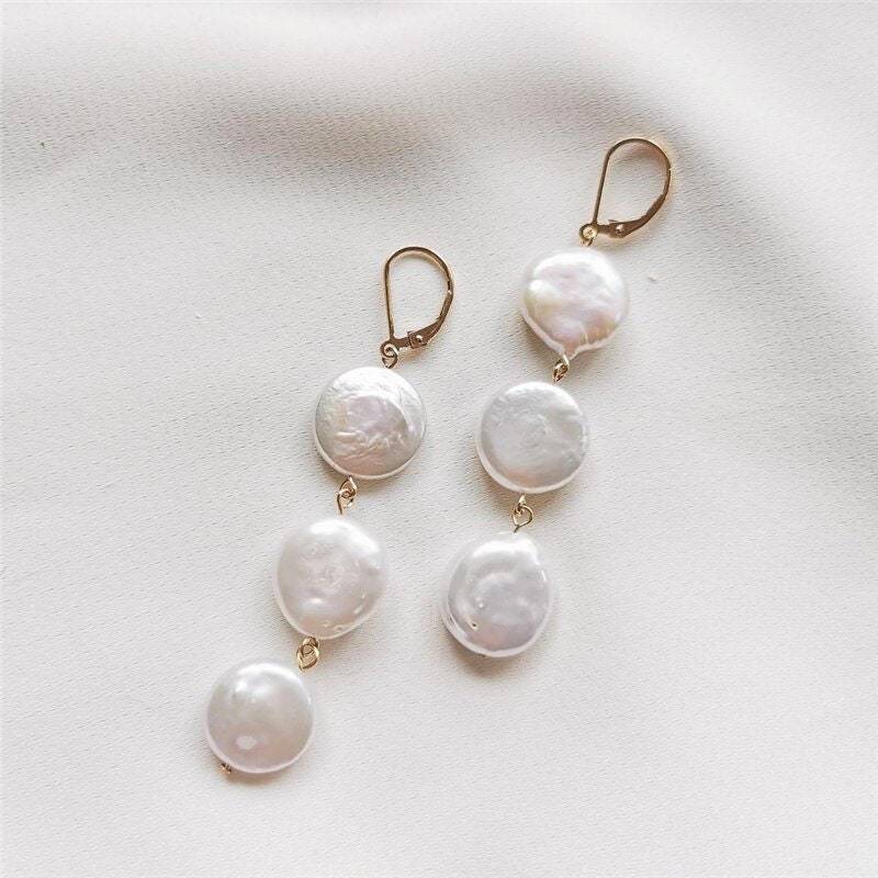 Weiße Barock Perle Ohrringe Münze Gold Brautjungfer Braut Perlenohrringe von IrishMermaidJewelry