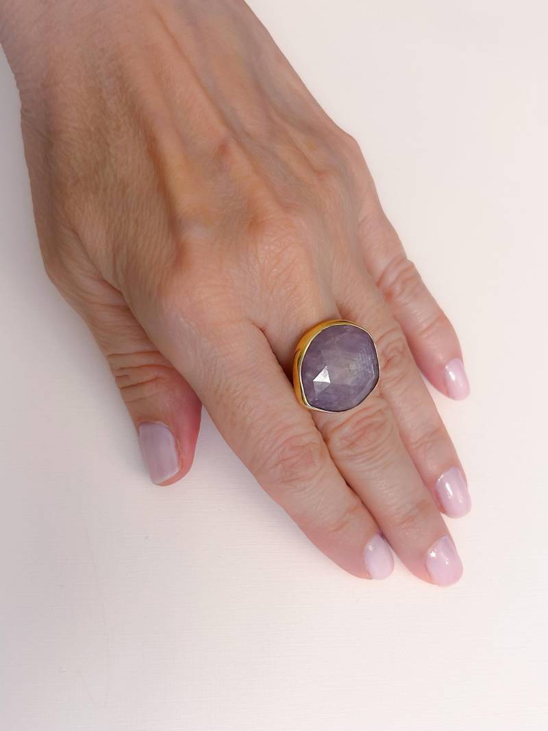 Turmalin Natürlicher Edelstein Gehämmertes Band, Statement Ring Freeform Flacher Passionsring Ooak von Irisjewelerystudio