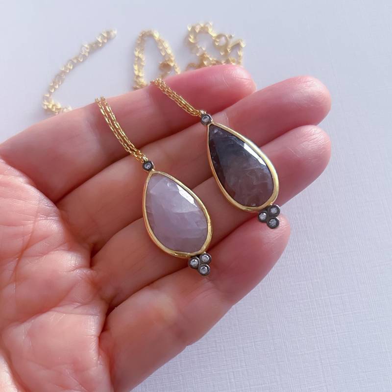 Vielfarbige Rosa Saphir Halskette in 925 Sterling Silber Über Gold Überzogen - Nur Ein Paar von Irisjewelerystudio