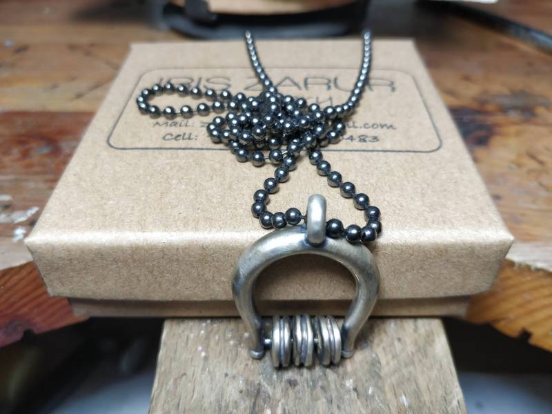 Einzigartige Silber Anhänger von Iriszarurdesigns