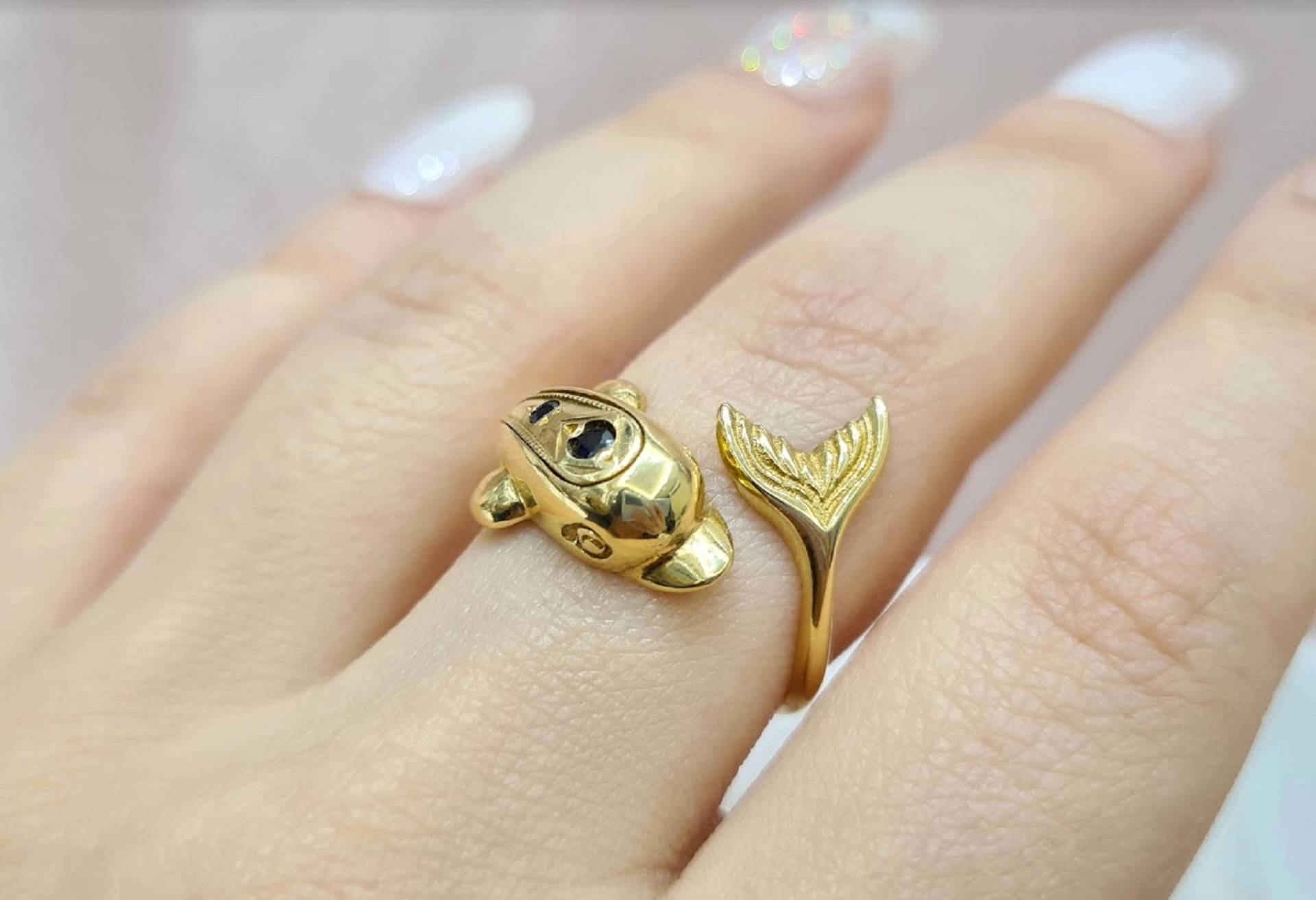 Glänzender Delfin Ring 750Er Gelbgold Saphir Tierring Gold Geschenk Für Sie Irmajewellerygr Glänzender Delfin Ring 750Er Gelbgold Saphir Tierring Gold Geschenk Für Sie Irmajewellerygr von IrmaJewelleryGR
